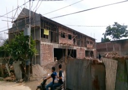 Struktur kolom dan dinding bata rumah tinggal Jagakarsa pada tahap pembangunan